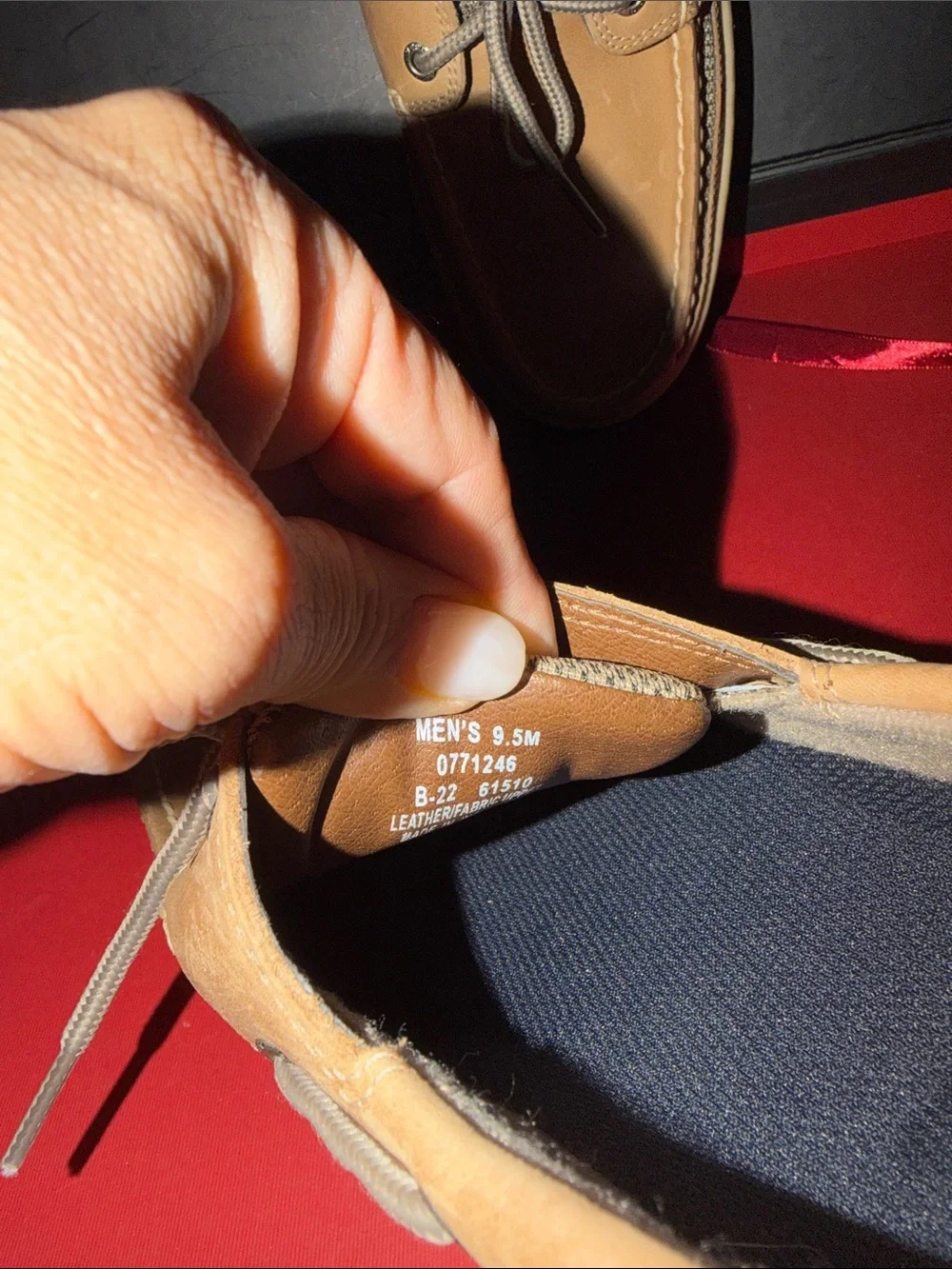 NWOB Sperry Tan Leather 2-Eye Boat Shoes with Navy Insoles